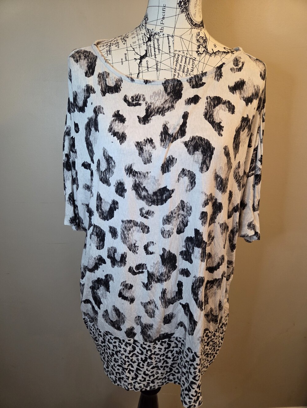 Christopher & Banks XL Blouse Leopard Animal Print Dolman Sleeve Banded Hem